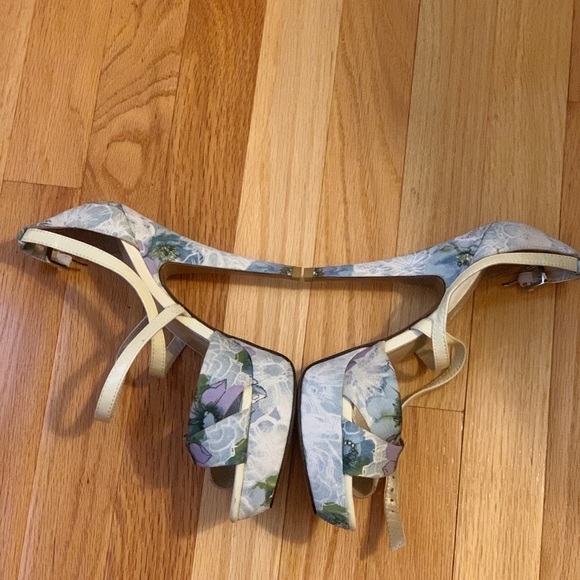 Karen Millen open toe Multi color sa heels. - Picture 3 of 4